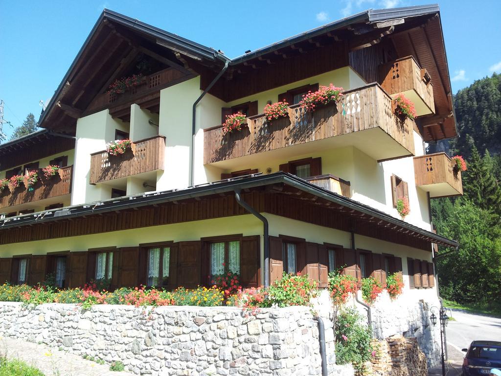 Albergo Nuoitas فورني دي سوبرا المظهر الخارجي الصورة