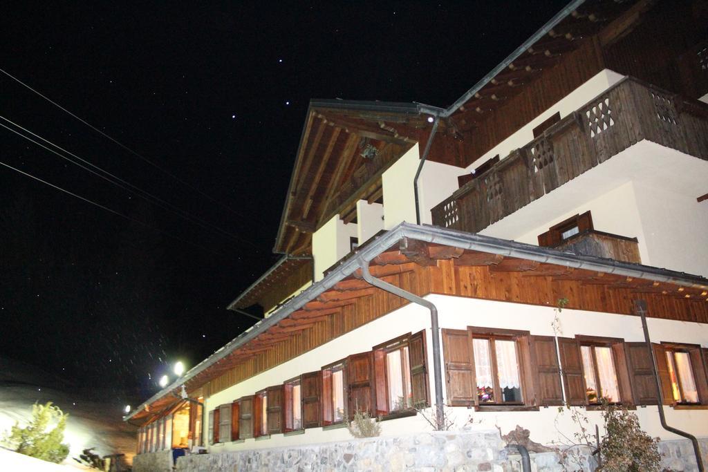 Albergo Nuoitas فورني دي سوبرا المظهر الخارجي الصورة