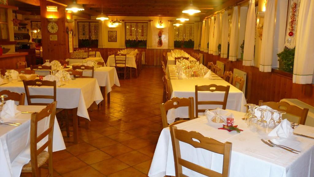 Albergo Nuoitas فورني دي سوبرا المظهر الخارجي الصورة